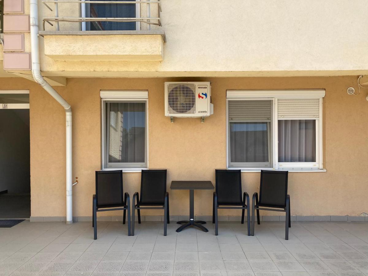 Andrea Apartmanok 2 ไฮจ์ดุสโซบอสโล ภายนอก รูปภาพ